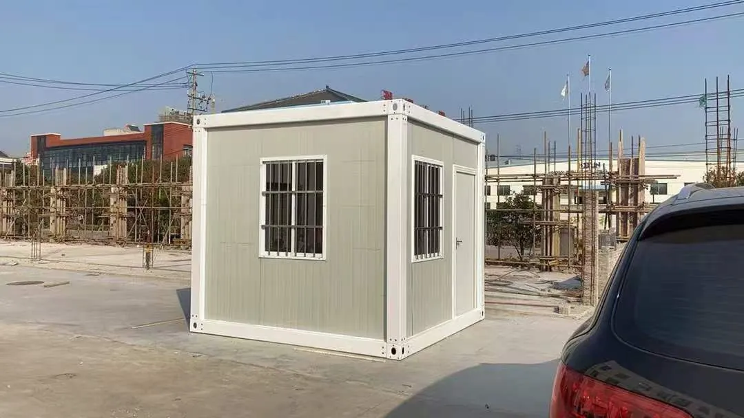 Módulo con terminación exterior de grano de madera instalado en terreno